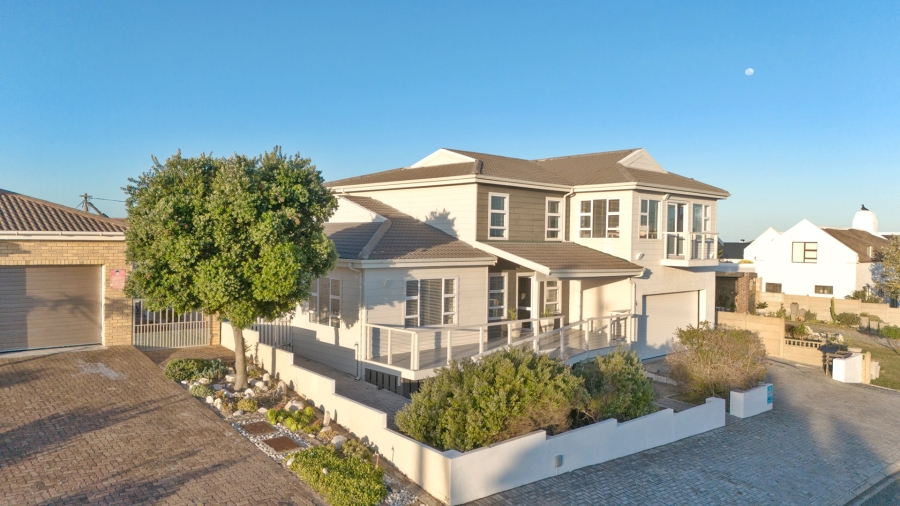 4 Bedroom Property for Sale in Struisbaai Western Cape